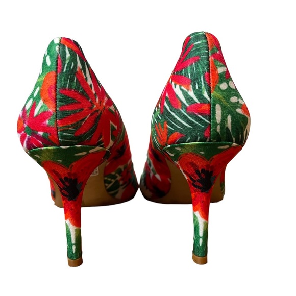INC floral heels 6 - Picture 3 of 7